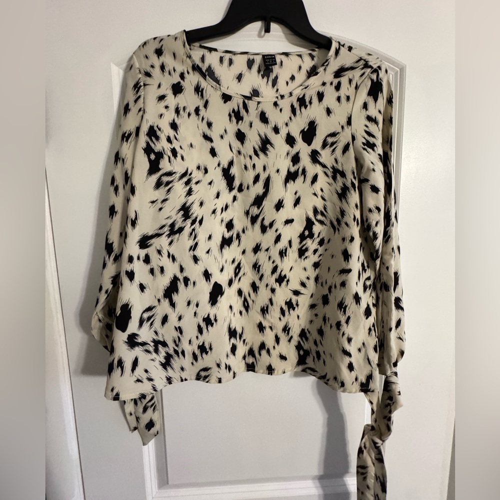 SHEIN Cream and Black Patterned Blouse